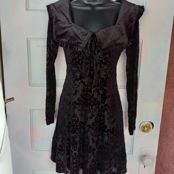 SOLD! Killstar velvet soft Lydia Deets inspired dress w/Victorian skull design - Picture 10 of 13